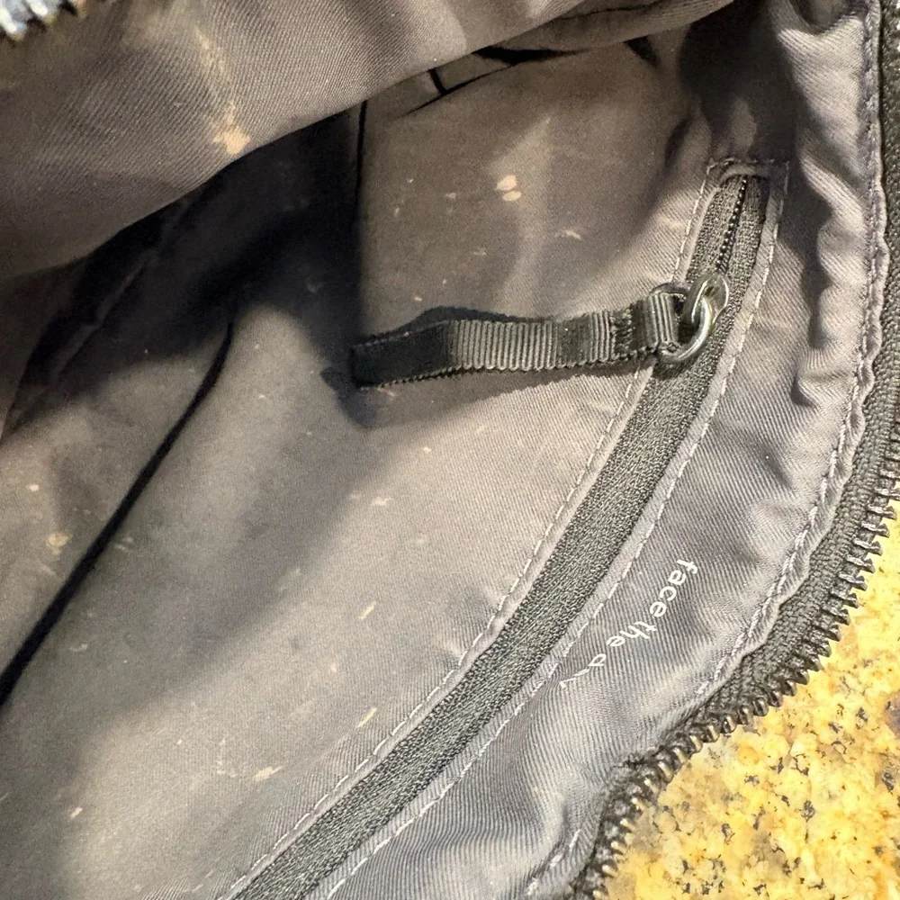 Lululemon Black Gray Feather Print Makeup Bag and Pouch Travel Gym Vanity Case - Picture 7 of 10
